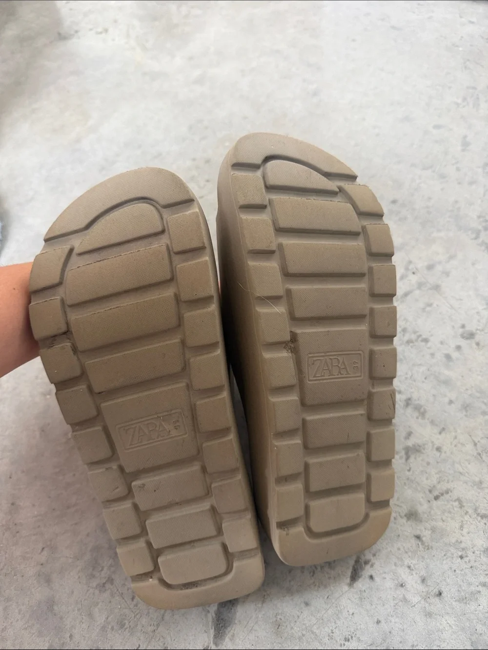 ZARA Foam Slide Sandals in Taupe - Picture 7 of 8